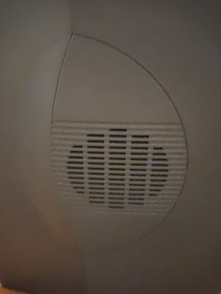 Televisión SHARP de 14"con mando a distancia