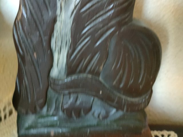 Oggetti vintage in legno intagliato