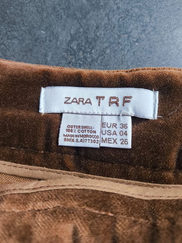 Falda de tablas tejido ante marrón