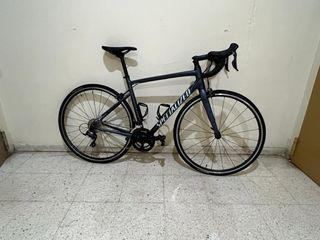 Bicicleta de carretera en perfecto estado