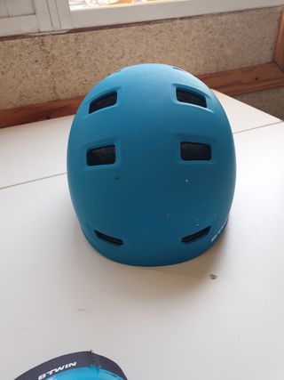 Casco y protecciones bicicleta y patine