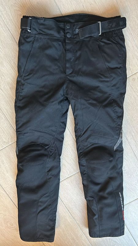 Pantalón de chica para moto marca Rev'it! talla 40