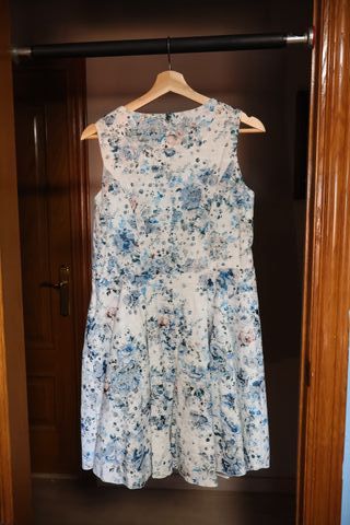 Vestido azul de mujer