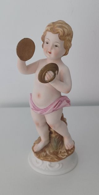 Pareja de figuras de niños de porcelana biscuit