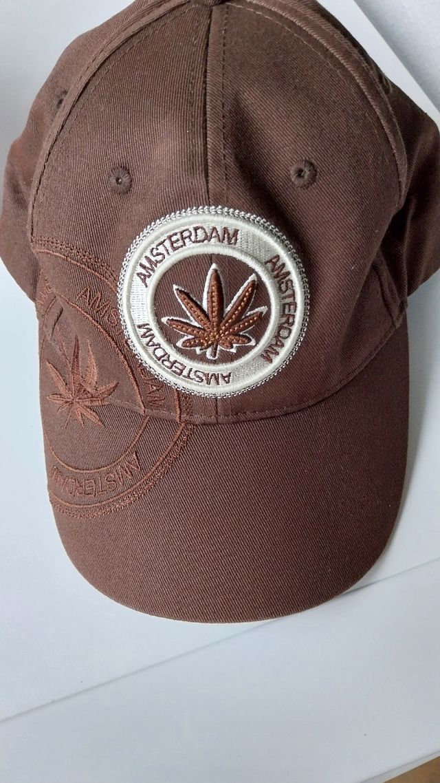 Visera Marrón.  Amsterdam.