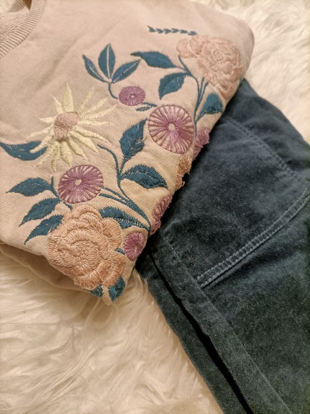 Conjunto de falda y jersey