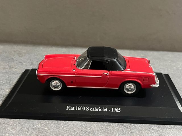 Modellino die cast Fiat 1600 S cabrio anno 1965