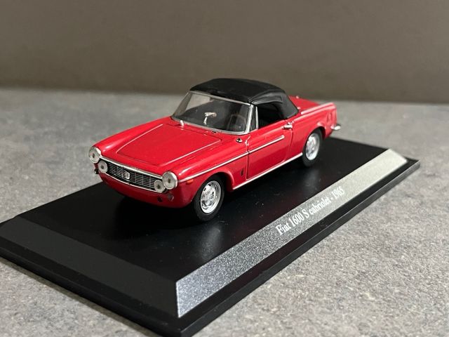 Modellino die cast Fiat 1600 S cabrio anno 1965
