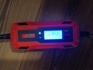 Carica batteria auto e moto