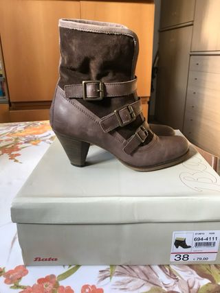 Stivaletto marrone donna con pelo numero 38