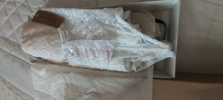 Lencería fina. Dos Corpiños blanco y negro