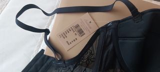 Lencería fina. Dos Corpiños blanco y negro