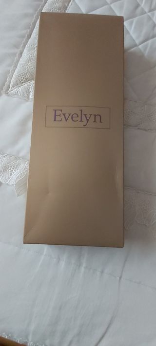 Lencería fina. Dos Corpiños blanco y negro