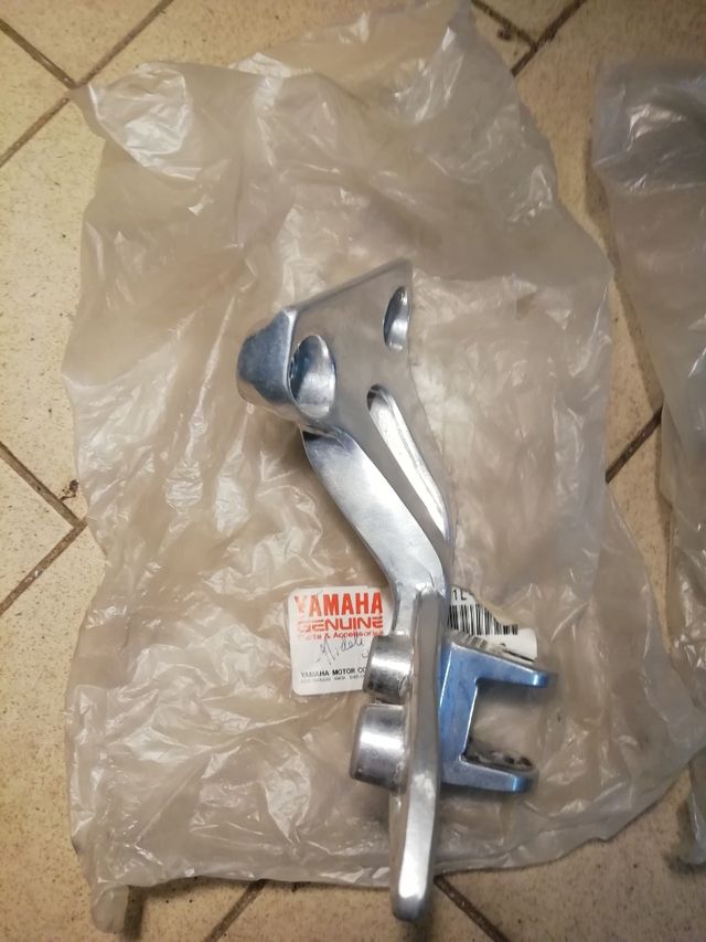 Coppia Supporto pedane yamaha 4km