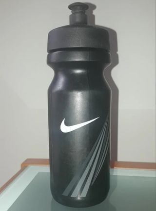 Botella de deporte NIKE y funda de tablet de 7"