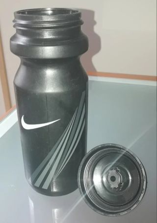 Botella de deporte NIKE y funda de tablet de 7"