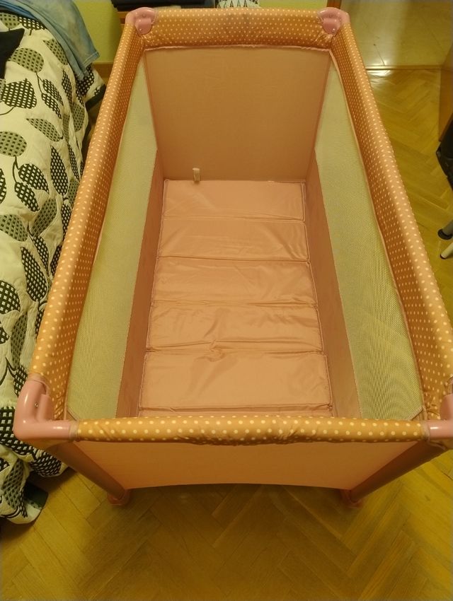Cuna de viaje con colchón