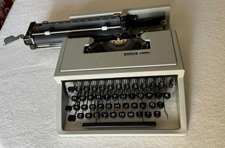 Maquina de escribir Vintage Olivetti Dora