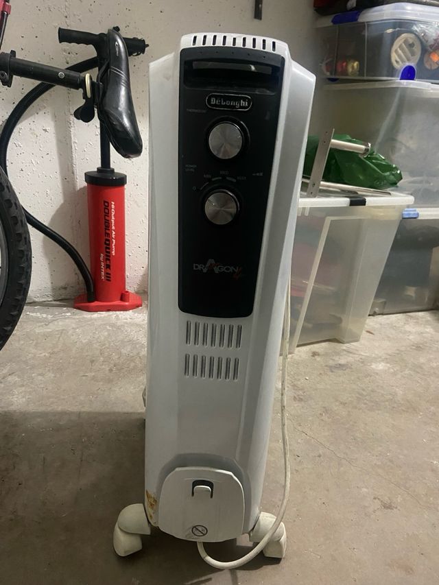 Radiador marca Delonghi