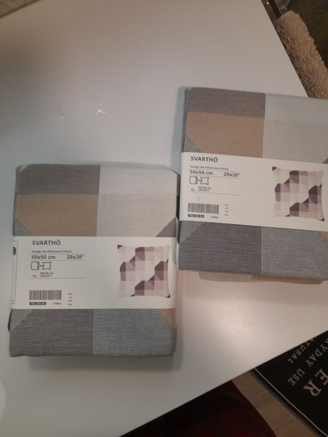 Due fodere 100% cotone.  IKEA