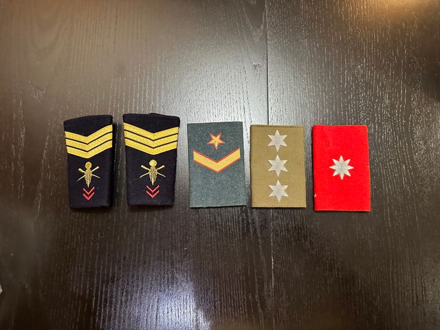 9 bracciali militari