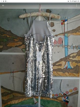 Vestido con etiqueta 