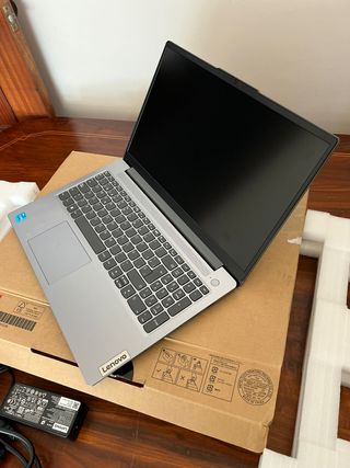 Portátil Lenovo IdeaPad Slim 3 15.6 FHD Nuevo