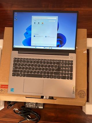 Portátil Lenovo IdeaPad Slim 3 15.6 FHD Nuevo
