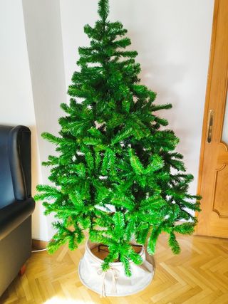 Árbol de Navidad con adornos