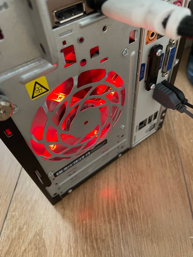 PC HP ENVY Phoenix 810 + pantalla ENVY 24 + extras