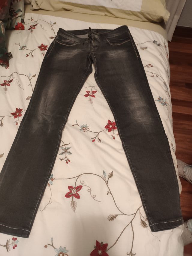 Pantalón vaquero de color gris marca SOS By Orza