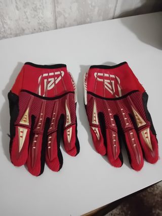 Casco de moto MT Helmets, guantes i gafa