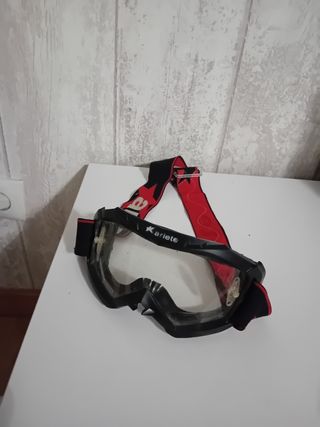 Casco de moto MT Helmets, guantes i gafa