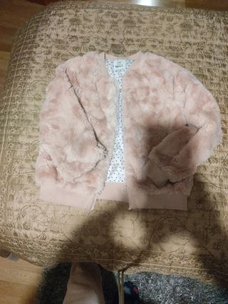 Cazadora rosa de pelo.susve niña 