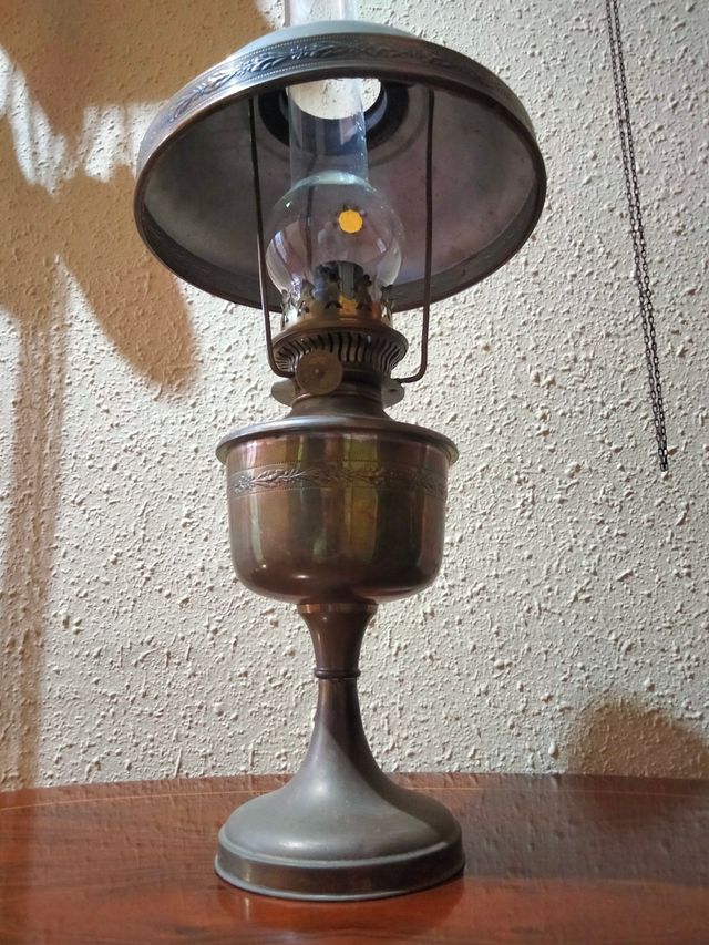 ANTICA LAMPADA QUINQUE BANCHIERE IN BRONZO E CRISTALLO