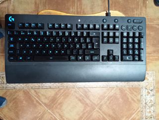 Teclado Logitech G213