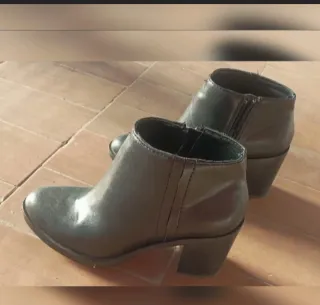 Botín negro de Stradivarius