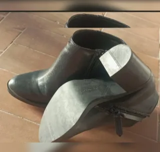 Botín negro de Stradivarius