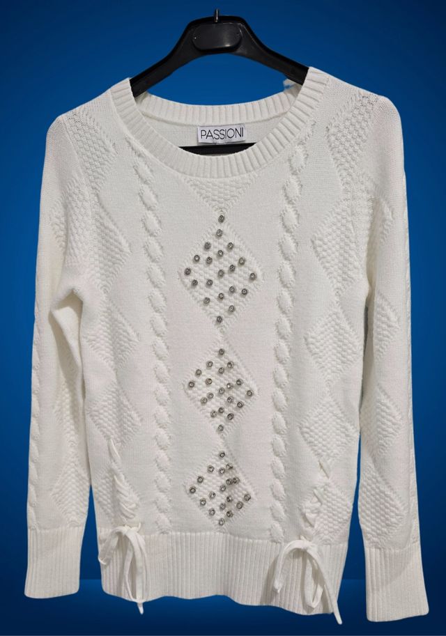 Jersey Blanco con adornos de pedreria plateados