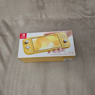 Nintendo Switch Lite Amarilla + Funda Protectora