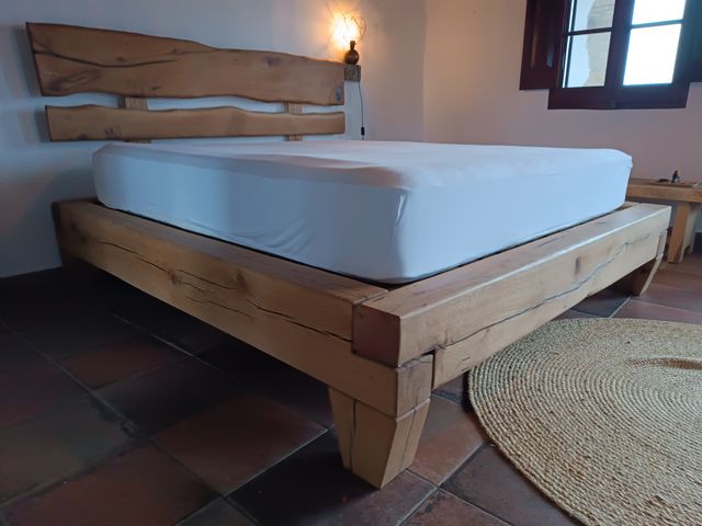 Cama Rustica de Madera Maciza