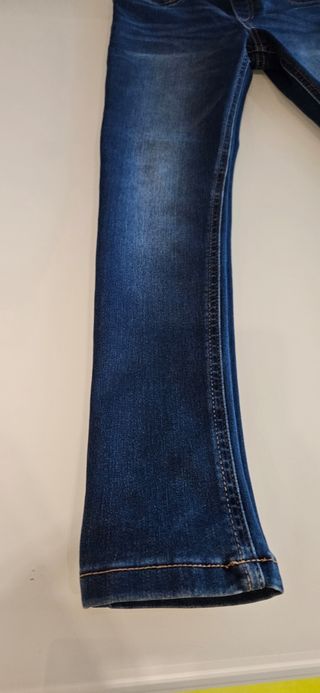 Jeans elasticizzato per bambina 