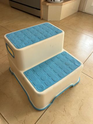 Escalera antideslizante baño niños