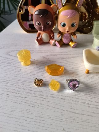 Bebés llorones pequeños.