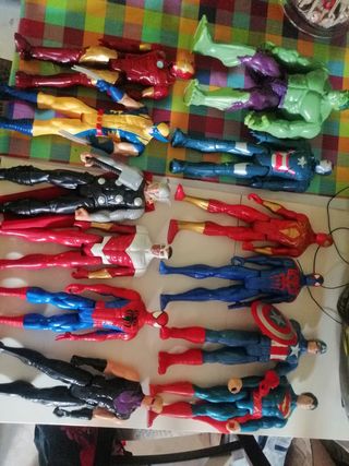 Muñecos superheroes