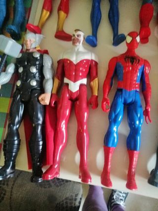 Muñecos superheroes