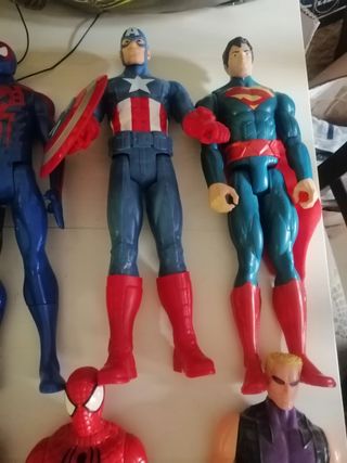 Muñecos superheroes