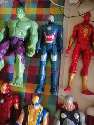 Muñecos superheroes