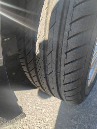 Se vende Llamtas con neumáticos del polo esport 2