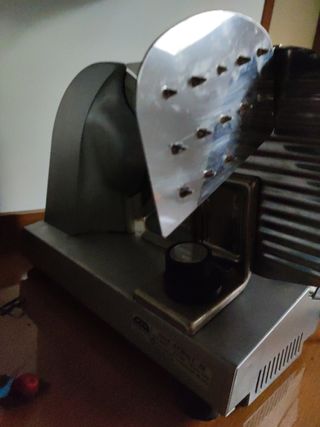 Affettatrice elettrica CAD 19